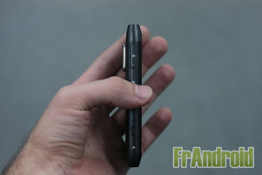 Nokia N8 de profil