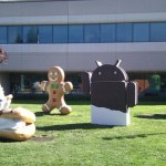 La sculpture d’Ice Cream Sandwich vient d’atterrir devant le bâtiment 44 de Google La sculpture d’Ice Cream Sandwich vient d’atterrir devant le bâtiment 44 de Google