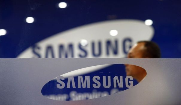 85469_a-samsung-customer-waits-at-its-service-centre-in-kuala-lumpur