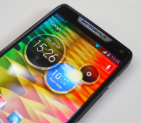 Motorola-RAZR-i-haut