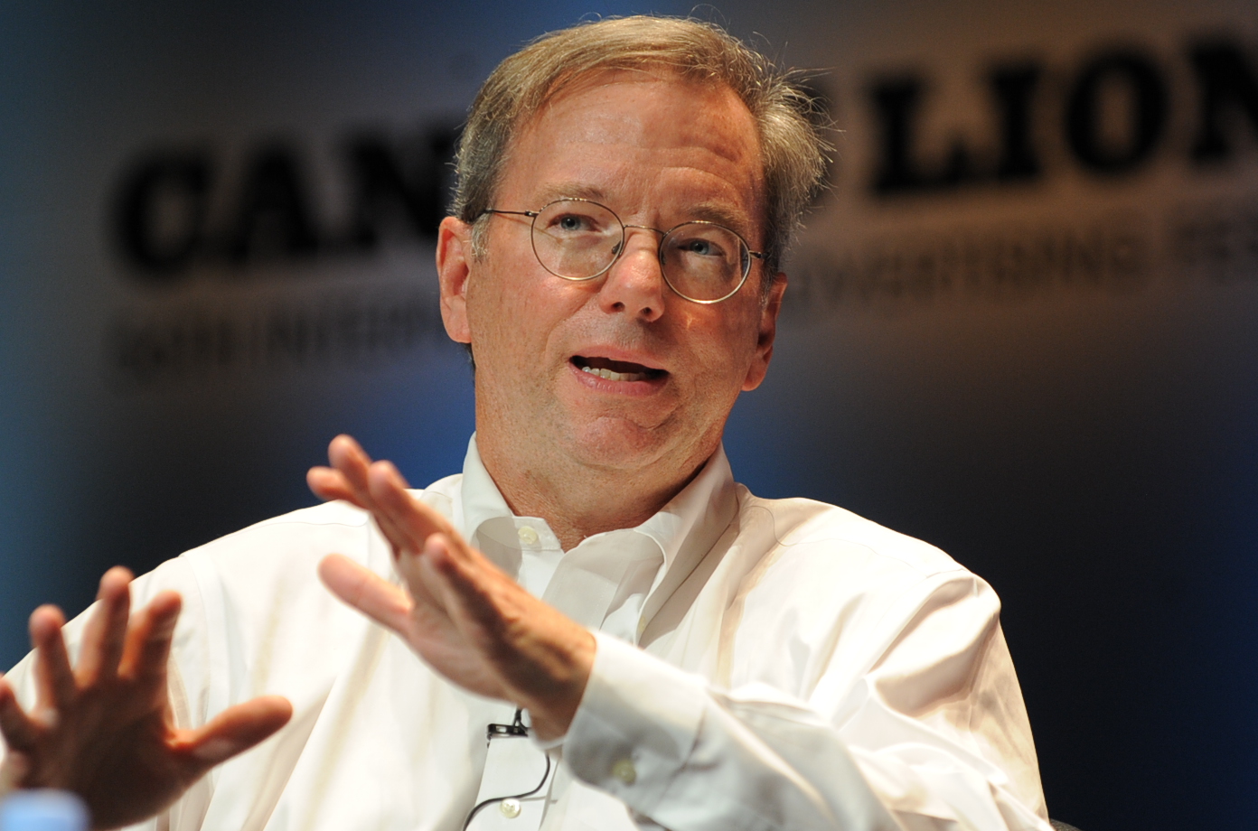 Eric Schmidt est l'ancien CEO (PDG) de Google Eric Schmidt est l'ancien CEO (PDG) de Google