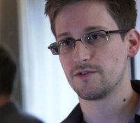Edward_Snowden_mirror