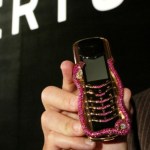 Vertu s’associe à MetaWatch pour fabriquer une montre connectée Vertu s’associe à MetaWatch pour fabriquer une montre connectée