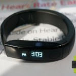LG met un écran OLED et un petit goût de smartwatch dans son bracelet LifeBand Touch LG met un écran OLED et un petit goût de smartwatch dans son bracelet LifeBand Touch