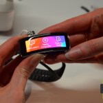 Prise en main de la Samsung Gear Fit, croisement entre une montre intelligente et un suivi d’activité Prise en main de la Samsung Gear Fit, croisement entre une montre intelligente et un suivi d’activité