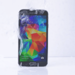 Le Galaxy S5 participe au Ice Bucket Challenge et nomine… Le Galaxy S5 participe au Ice Bucket Challenge et nomine…