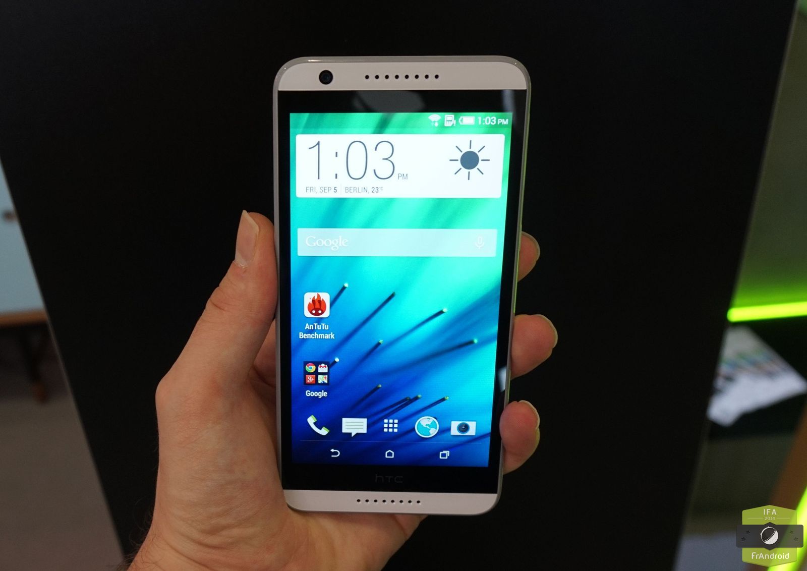 Desire 820 01