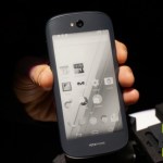 Prise en main du Yotaphone 2, prêt à remplacer votre Kindle ?