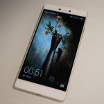Prise en main du Huawei P8, le fleuron de la marque à taille humaine