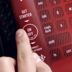 KFC invente le plateau-clavier Bluetooth pour éviter de recouvrir de gras votre smartphone KFC invente le plateau-clavier Bluetooth pour éviter de recouvrir de gras votre smartphone