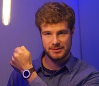 Eric Migicovsky avec la Pebble Time Round