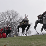 Boston Dynamics crée un traineau robotisé pour Noël, flippant Boston Dynamics crée un traineau robotisé pour Noël, flippant