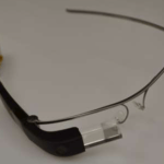 Google Glass : les premières photos de la prochaine version en fuite Google Glass : les premières photos de la prochaine version en fuite