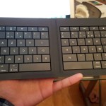 Test du Microsoft Universal Foldable Keyboard, un clavier flexible à tous points de vue Test du Microsoft Universal Foldable Keyboard, un clavier flexible à tous points de vue