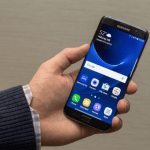 Samsung Galaxy S7 : un flash logiciel pour l’appareil photo en façade Samsung Galaxy S7 : un flash logiciel pour l’appareil photo en façade