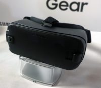 Après le Samsung Gear VR de 2015, le constructeur devrait à nouveau tenter de s'immiscer sur ce marché dans les années à venir // Source : Frandroid // Source : Frandroid