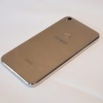 Prise en main du Alcatel Shine Lite, un design réussi et abordable Prise en main du Alcatel Shine Lite, un design réussi et abordable