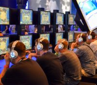 gamescom-2013-gamers-hearthstone-1