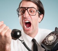 client-mecontent-hurle-telephone