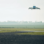 Amazon réalise sa première livraison par drone aux États-Unis Amazon réalise sa première livraison par drone aux États-Unis
