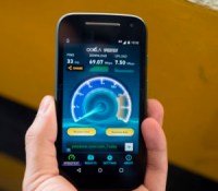 Le Motorola Moto E 4G qui effectue un speedtest