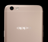 La marque Oppo brille au dos d'un R9s