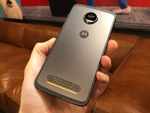 prise-en-main-moto-z2-play-2