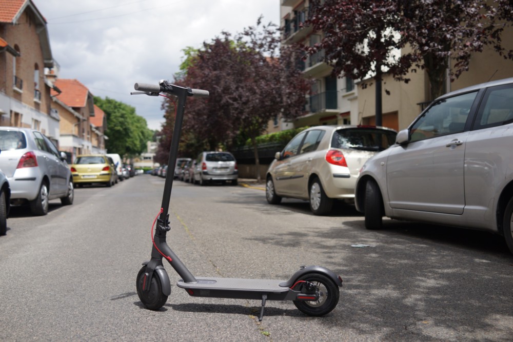Les dimensions de la M365 pour les adultes, il existe une version enfant également moins onéreuse Les dimensions de la M365 pour les adultes, il existe une version enfant également moins onéreuse