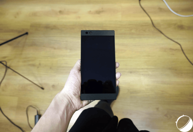 razer-phone-illustration-15