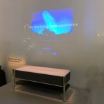 Cette table basse est un vidéoprojecteur 4K courte portée conçu par Sony Cette table basse est un vidéoprojecteur 4K courte portée conçu par Sony