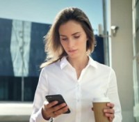 businesswoman-phone