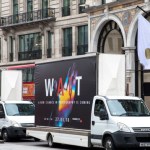 Huawei trolle Apple et Samsung jusque devant leurs magasins Huawei trolle Apple et Samsung jusque devant leurs magasins