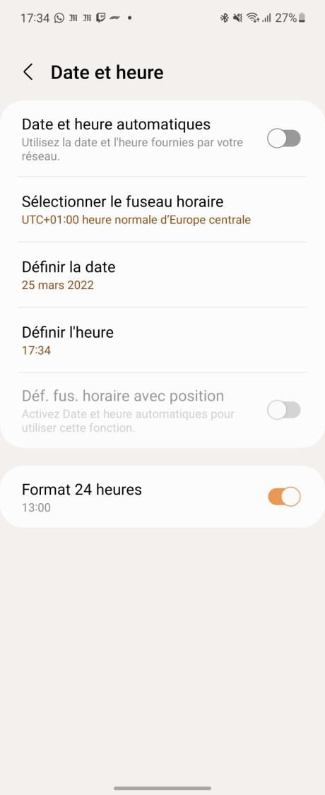 Le menu date et heure sur One UI 4. // Source : Frandroid