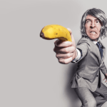Un artiste utilise Google Assistant pour tirer avec un pistolet Un artiste utilise Google Assistant pour tirer avec un pistolet