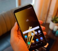 Samsung Galaxy A6 face a une Samsung Galaxy A6 face a une