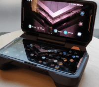 L'Asus ROG Phone dans son socle