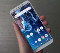xiaomi-mi-a2-prise-main-01
