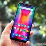 Poco Pocophone F1 : téléchargez ses fonds d&rsquo;écran et son launcher d&rsquo;applications
