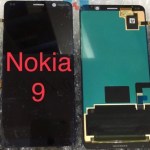 Le grand écran du Nokia 9 apparaît en photo sur une chaîne d’assemblage Le grand écran du Nokia 9 apparaît en photo sur une chaîne d’assemblage