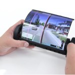 Cette tablette parchemin a un écran qui s&rsquo;enroule sur lui-même et des roues pour scroller