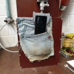 De la tempête de poussière à la poche de pantalon : aperçu de la torture d’un smartphone en laboratoire De la tempête de poussière à la poche de pantalon : aperçu de la torture d’un smartphone en laboratoire