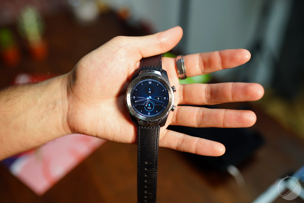 mobvoi-ticwatch-pro- mobvoi-ticwatch-pro-