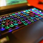 Prise en main du MSI GS75 Stealth : en voici, en voilà, de la puissance RTX 2080 et des pixels 144 Hz
