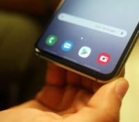 Samsung Galaxy S10e menton