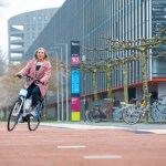 Avec ce vélo électrique anti-chute, vous ne tomberez (presque) plus jamais au sol
