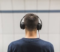 Voici les meilleures applications mobiles pour écouter des podcasts // Source : Burst sur Pexel