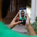 Samsung : un smartphone avec capteur photo sous l’écran pourrait sortir en 2020 Samsung : un smartphone avec capteur photo sous l’écran pourrait sortir en 2020