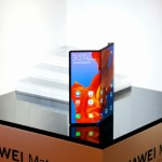 Le Huawei Mate X fourni avec sa housse de papa Le Huawei Mate X fourni avec sa housse de papa
