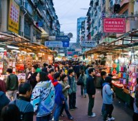 Le marché aux produits électroniques de Hong Kong. Crédit : Mitch Altman // Flickr