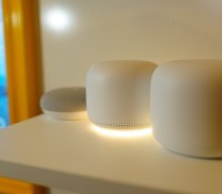 Le Google Nest Wi-Fi au centre // Source : Frandroid